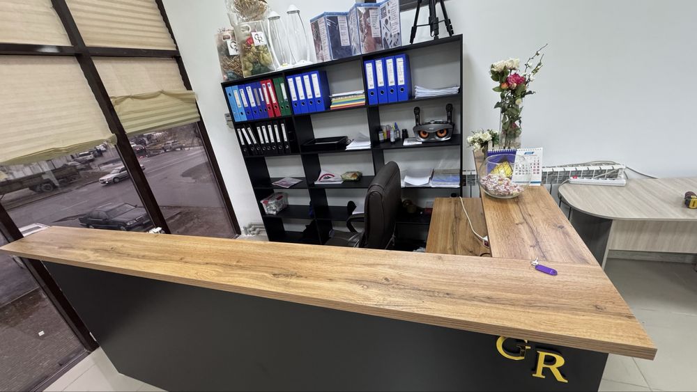 Ресепшен с полками