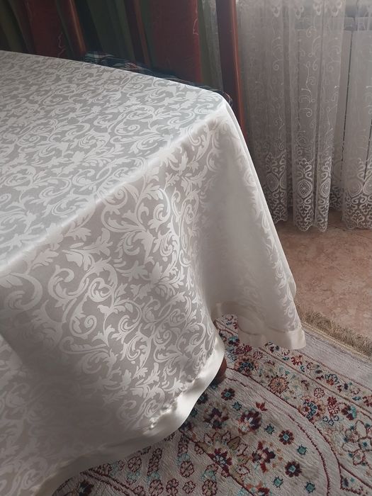Продается скгатерти 2штуки