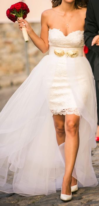 Къса сватбена рокля с пола от тюл