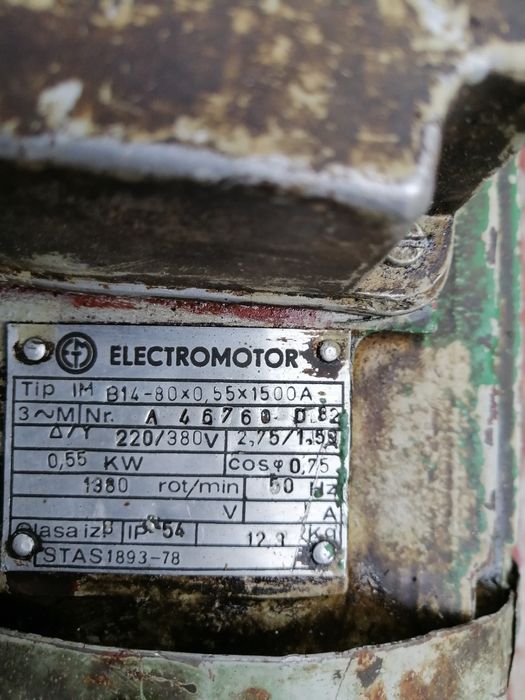 Vînd motor electric 220/380