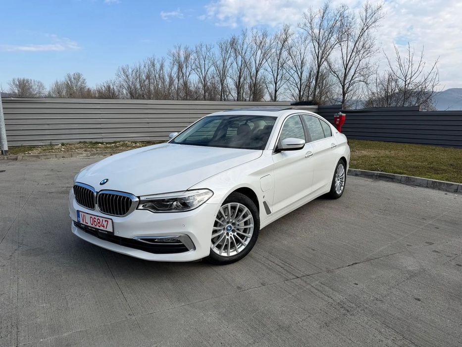 BMW Seria 5 BMW 530e iPerformance Luxury Line, Trapa, HUD, distronic istoric full