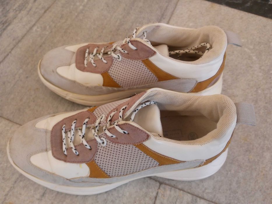 Фирменные кроссовки и туфли в отличном состоянии 36,37 размер по 50тыс