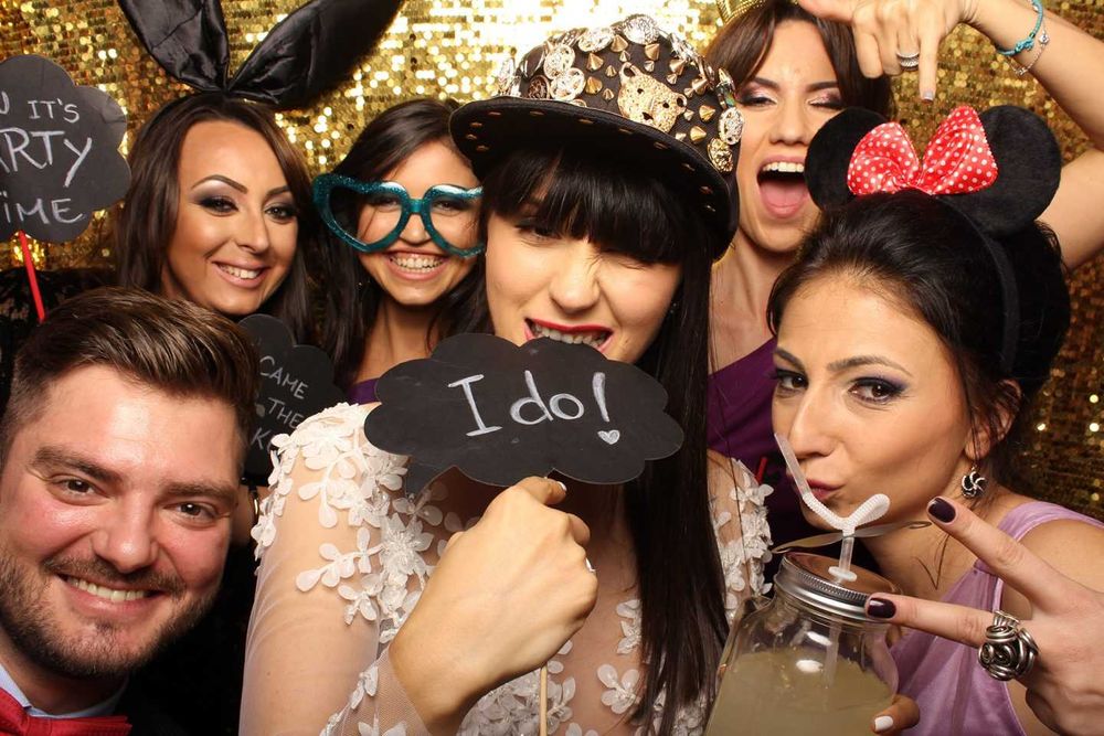 Cabină foto premium pentru nunți & evenimente – Gorj