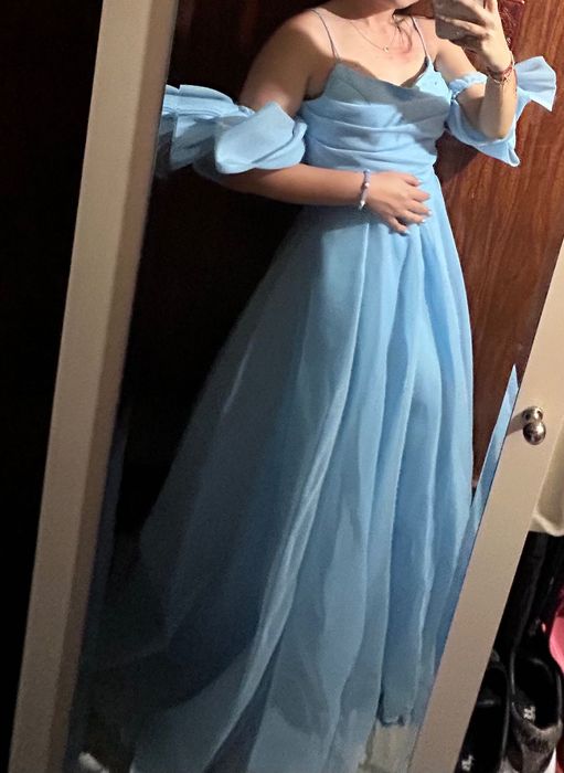 Официална рокля. Бебешко синьо