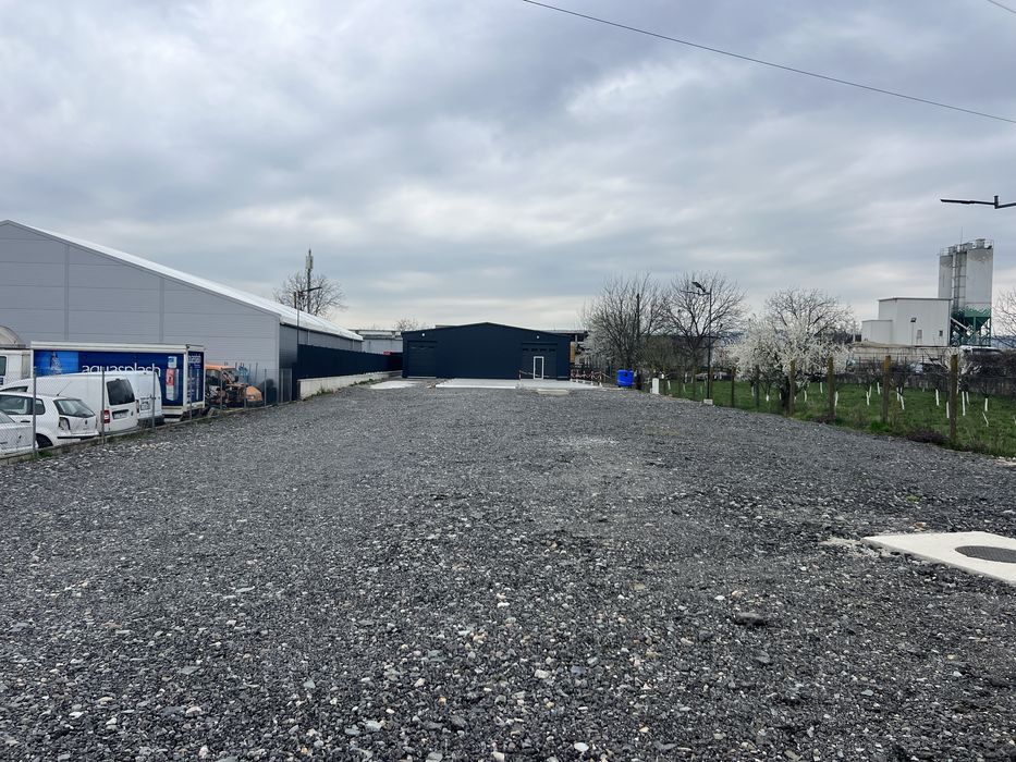 Hala industrială  cu curte generoasa: 219 mp utili hala , 1631 mp de curte, situata in zona Someșeni !