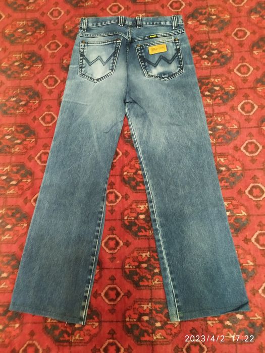 Джинсы Вранглер.