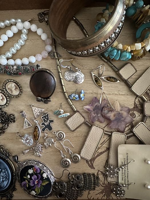 Обеци, колиета, пръстени, комплекти