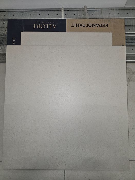 Vand gresie/ ceramica 60x60x0,8 ; portelanata, trafic intens; chit de rosturi
