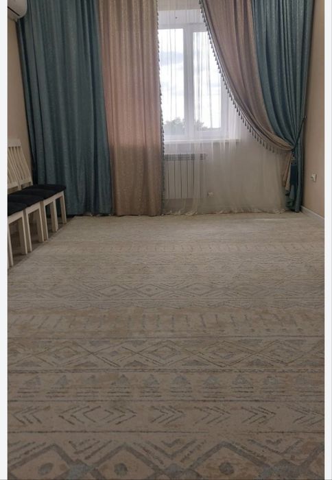 Ковер со шторами