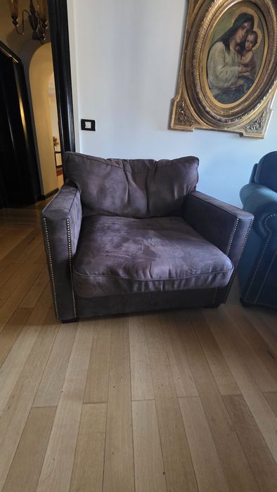 Fotoliu supradimensionat catifea mov-gri, ținte decorative alamă