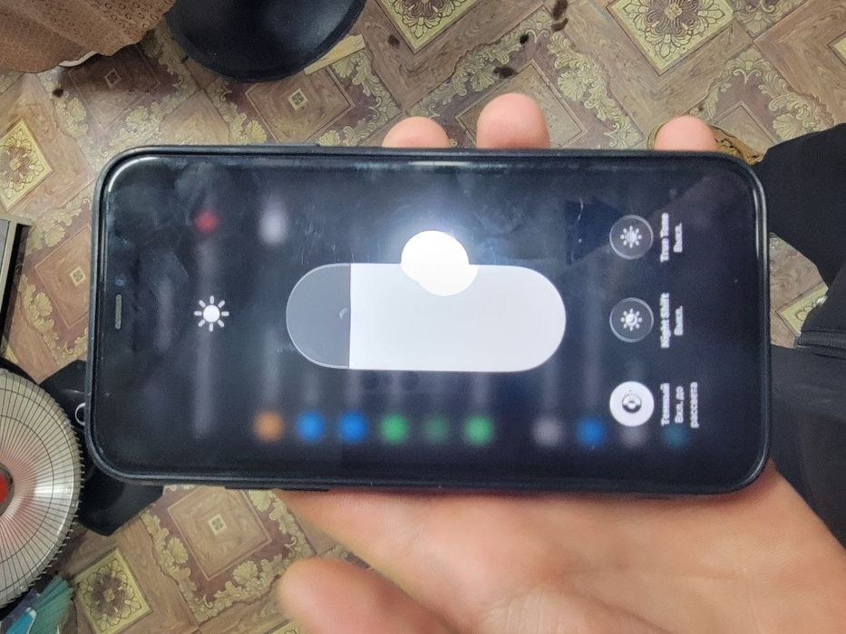 iphone 11  sotiladi 128