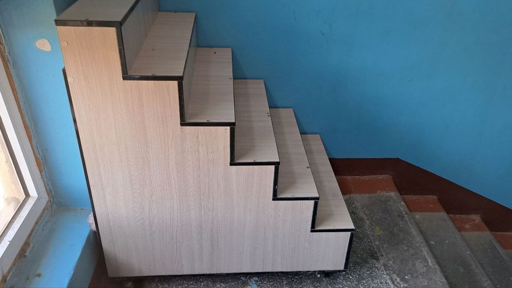 Савдо шкафлари сотилади