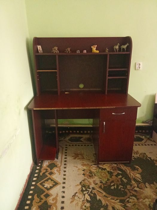 Продам компьютерный стол