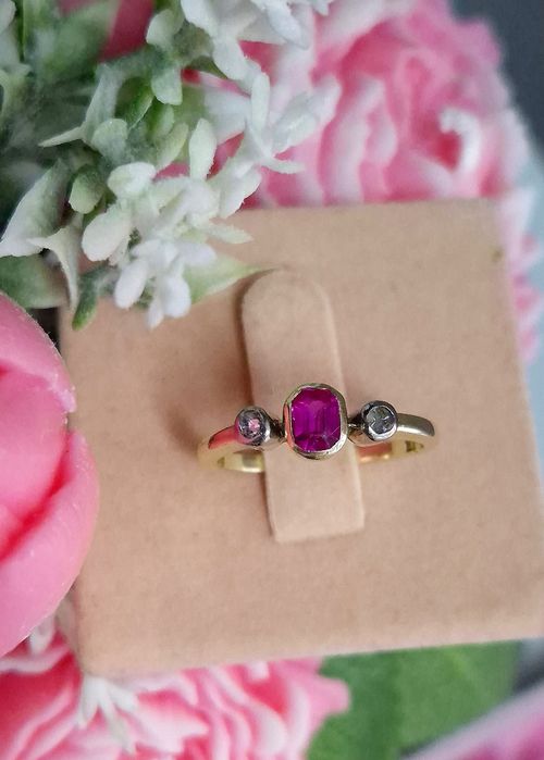 Inel foarte vechi din aur de 14K cu diamante si safir natural