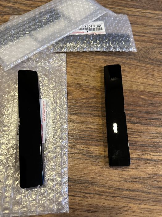 Заглушки рейлингов Toyota Rav 4 50 кузов