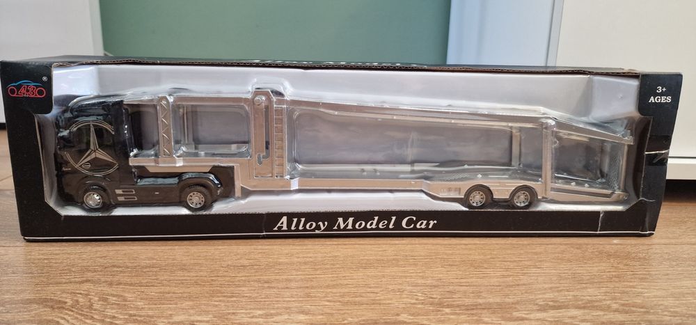 Мерцедес Автовоз 1:50 – метален модел с ремарке и светлини