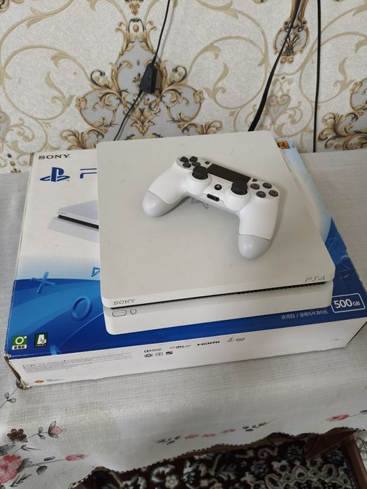 PlayStation.4 slim