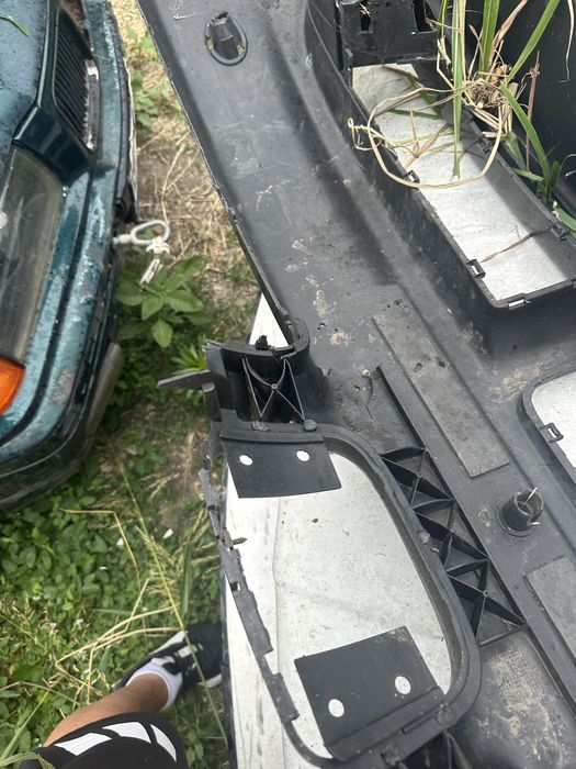 Продавам fr броня след удар.