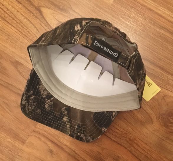 Спортно - риболовни камуфлирани шапки Rocky и Browning - 20 лв/бр