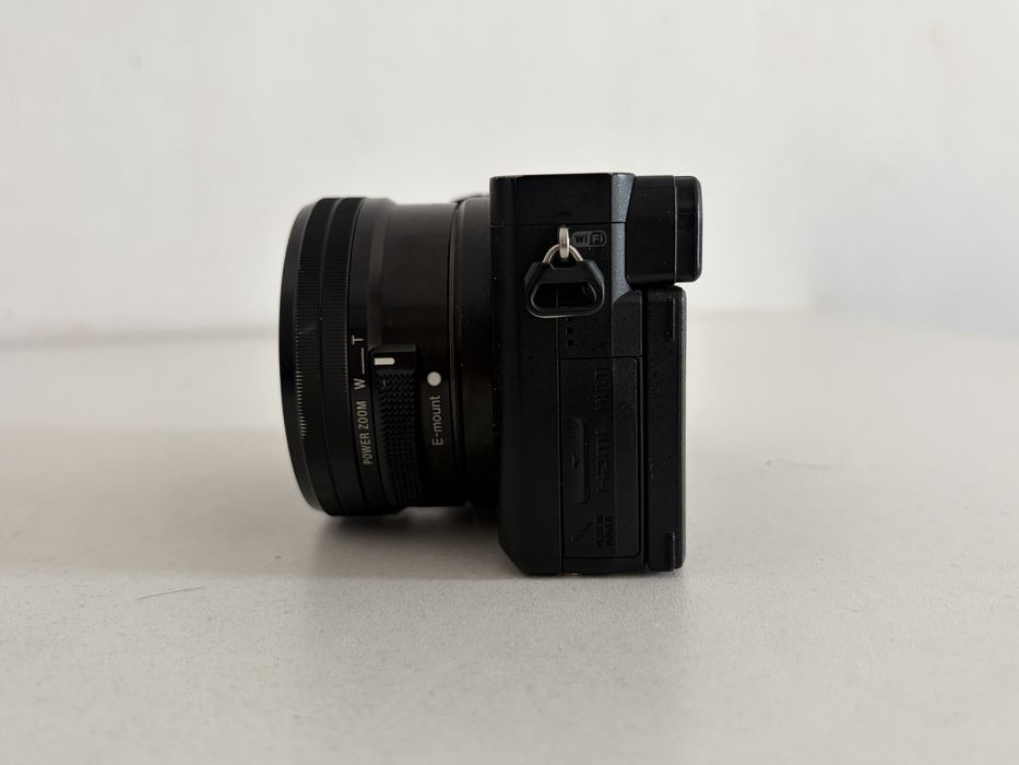 Sony Alpha A6400 + 16-50mm OSS + 3 аккумулятора.