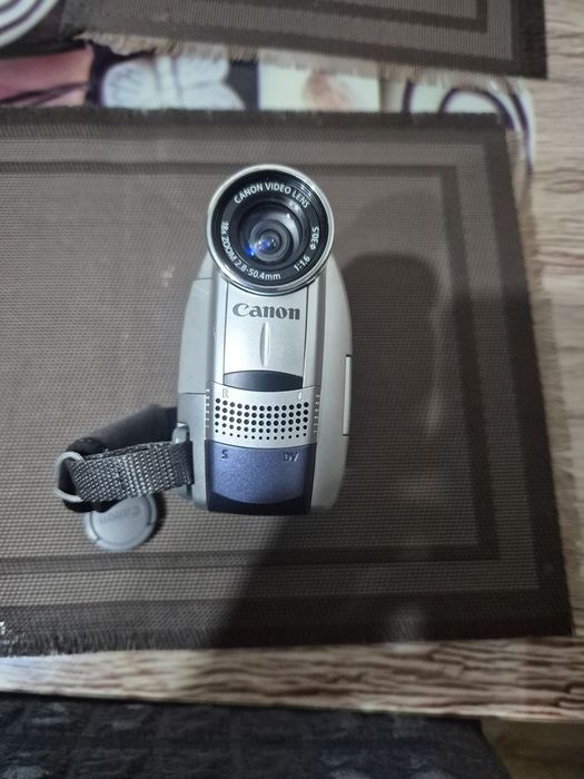 Camera de filmat canon MV600