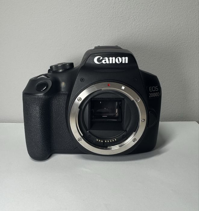 Фотоапарат Canon 2000D