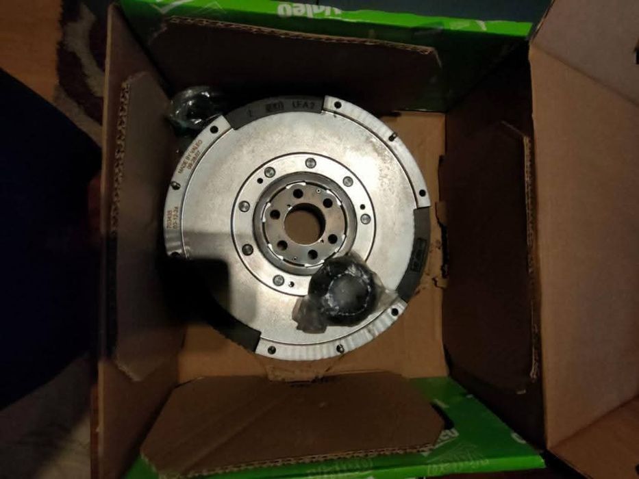 Ambreiaj cu volanta masa dubla Audi A4  A6 Skoda Superb  Seat Exeo 2.0