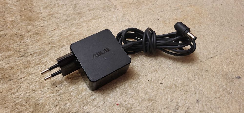 ASUS incarcator 19V-1.75A mufa clasica groasa fuctional 55 lei