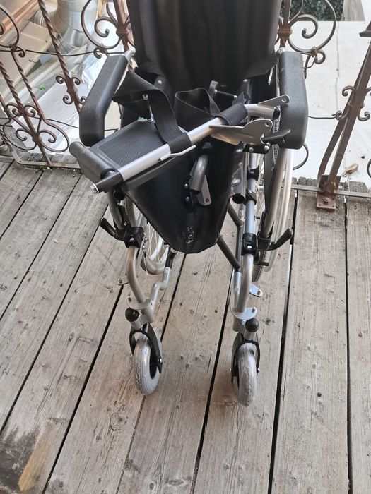 Cărucior persoane cu dizabilități