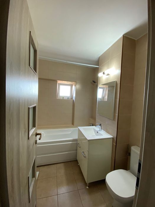 Apartament 3 camere pentru închiriat în zona centrală