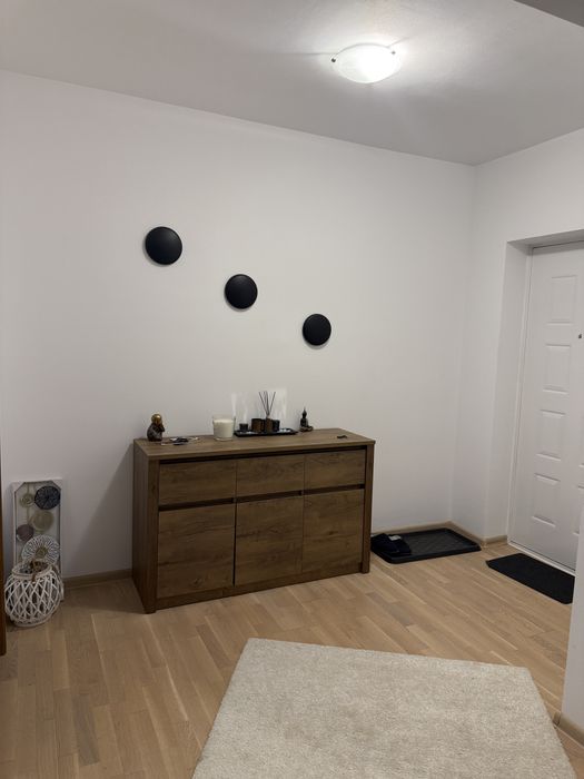 Inchiriez garsoniera  cu loc de parcare privat