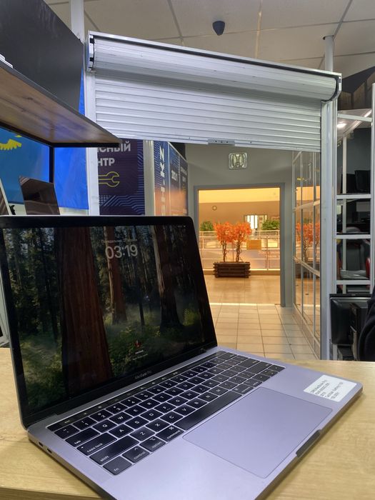 MacBook Pro 2019 touch bar/RAM8/SSD256