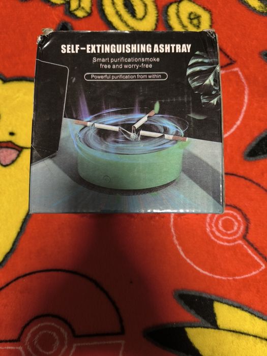 Scrumieră cu auto-stingere