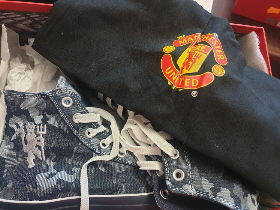 Кецове  Convers с лого Manchester  united
