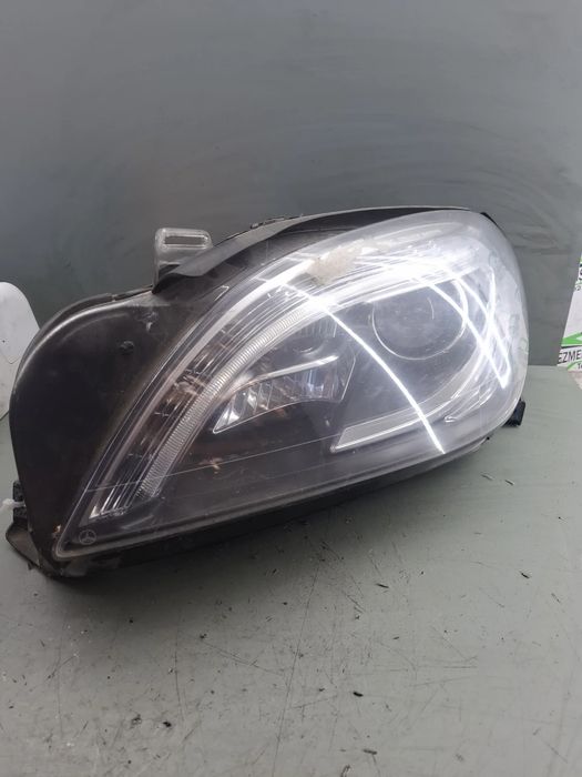 Far stanga cu Xenon A 166 820 22 59 Mercedes-Benz ML 2012