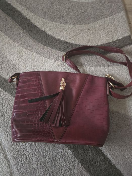 Червена Черна чанта