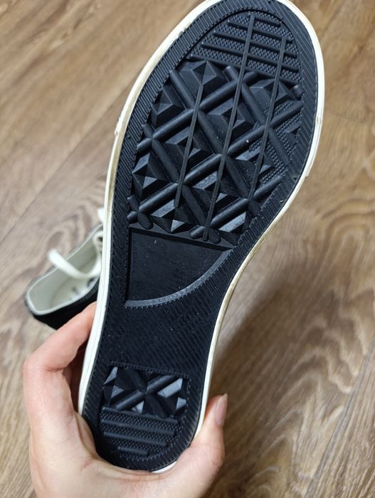 Продам новую детскую обувь