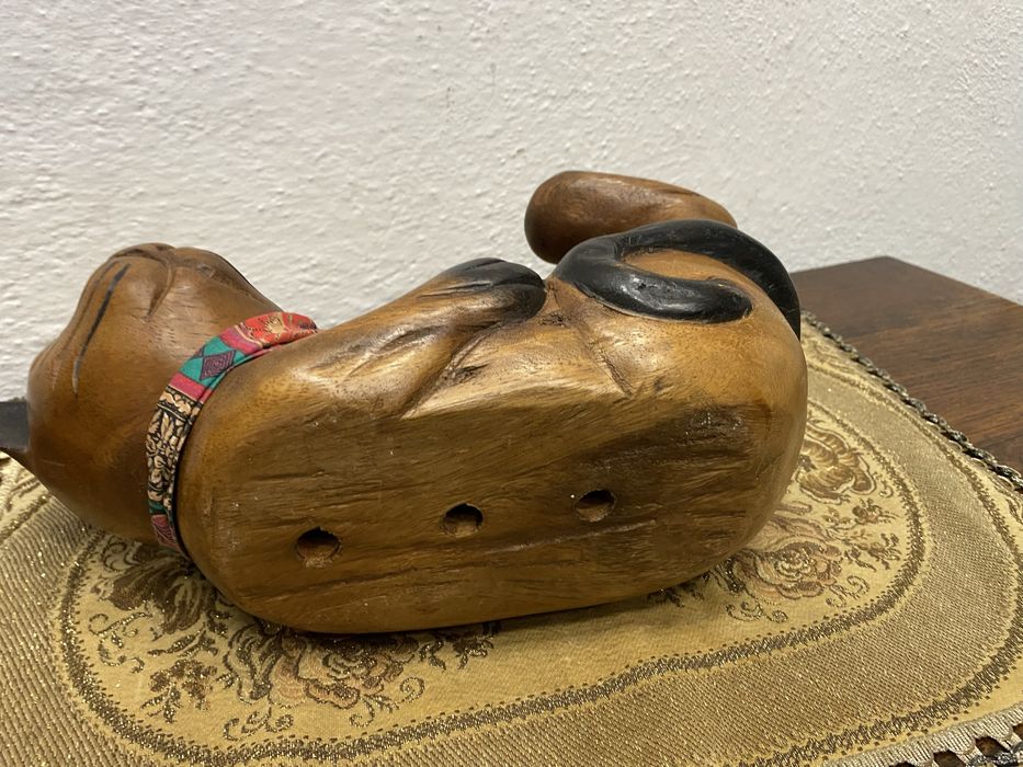 Стара балийска фигура от тик