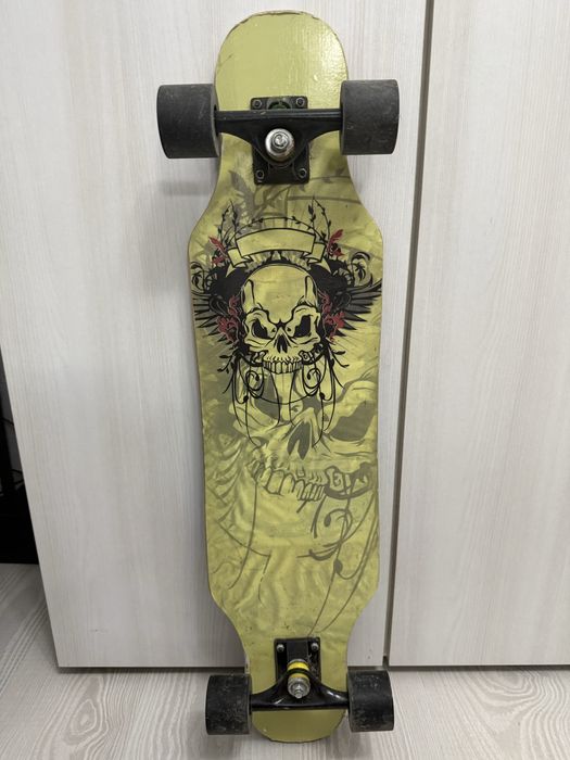 Vând Longboard foarte puțin utilizat