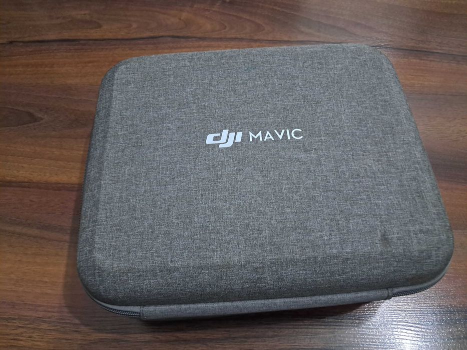 Vand Dji mavic 3 cu smart rc si gentuta dedicata