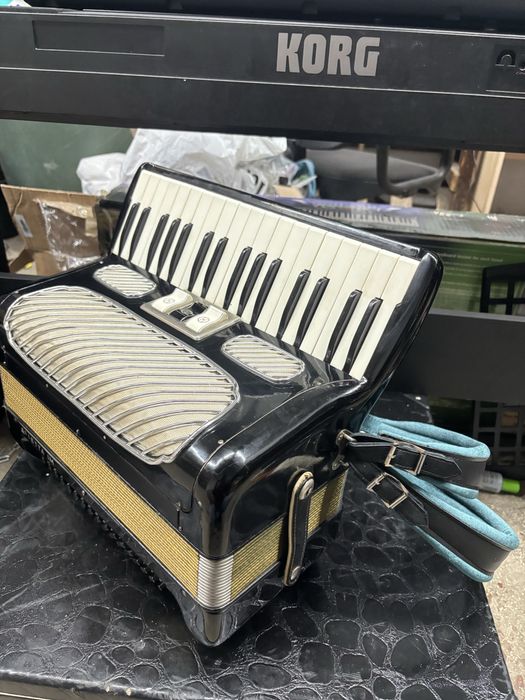 Acordeon Hohner Arietta cu 72 de basi