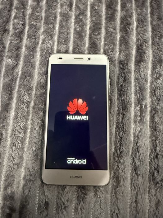 Продам телефон huawei