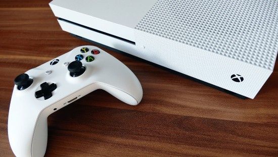 Продам x box one s в отличном состоянии