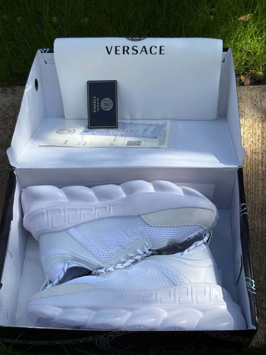 Versace chain reaction