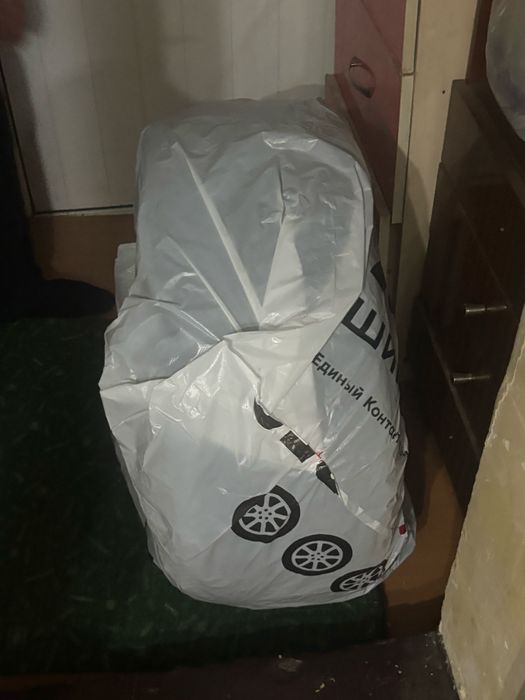 2 Шины Bridgestone Blizzak 245/45/17