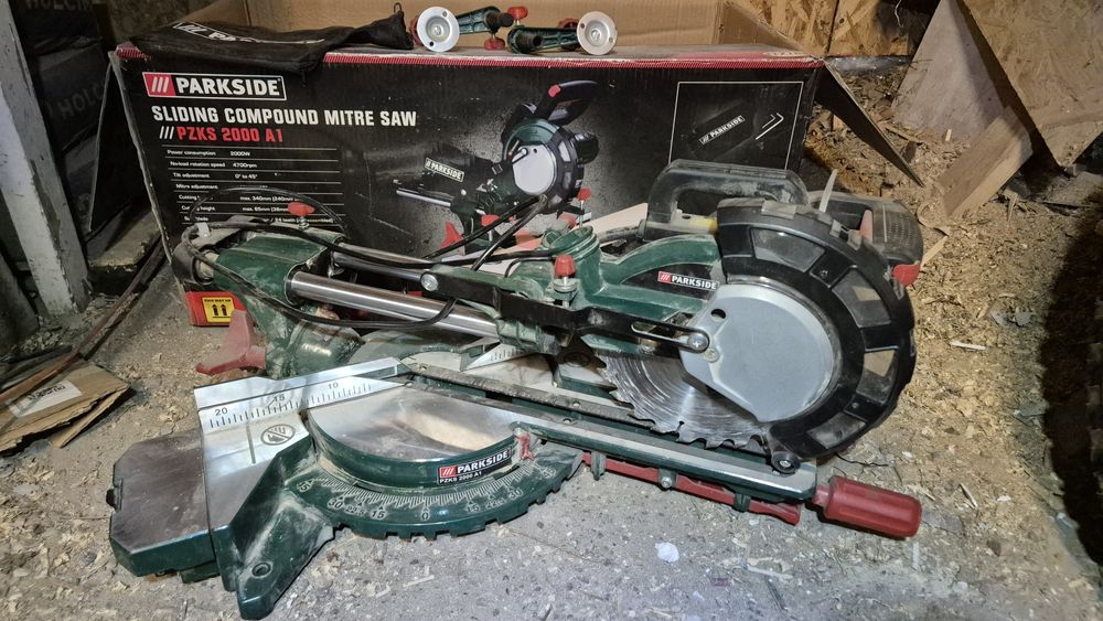 Fierăstrău circular culisant Parkside PZKS 2000 A1