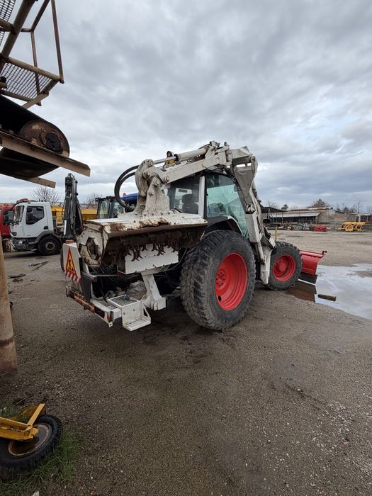 Трактот Massey ferguson