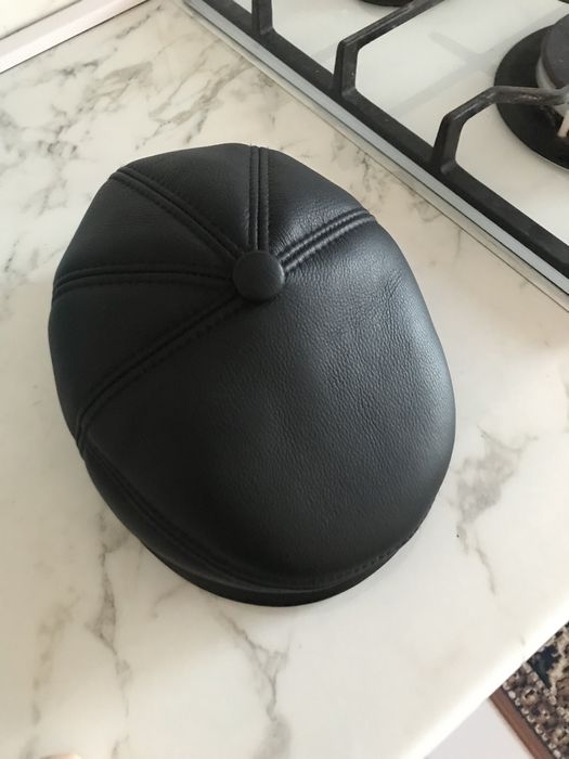 Продам кепку кожаную