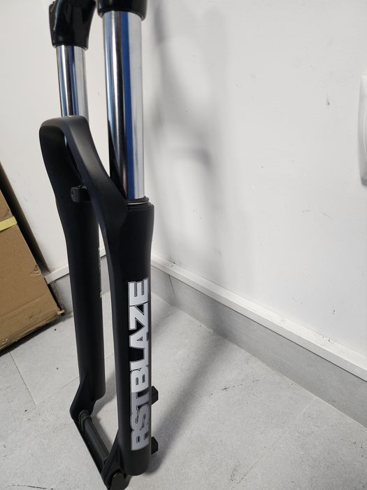 Furca cu suspensie RST Blaze, 27.5"