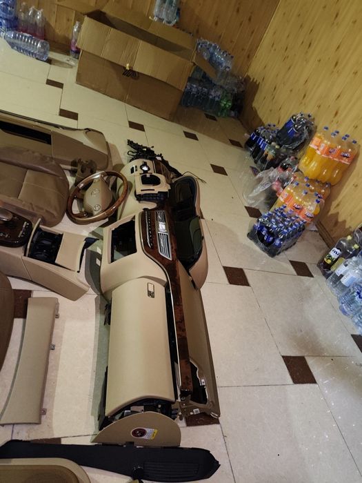 Мерседес 221 .        .